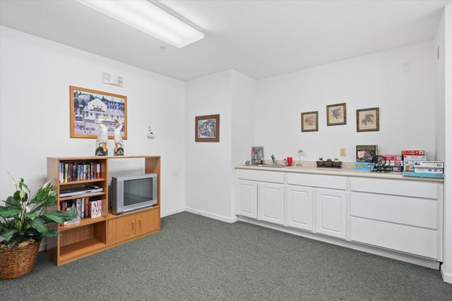 15 Lovell St Apt 17, Nashua, NH 03060