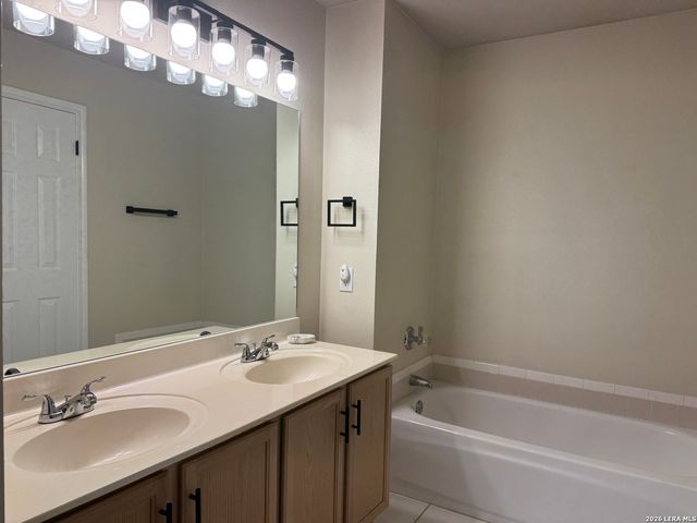 1136 BERRY CREEK DR, Schertz, TX 78154