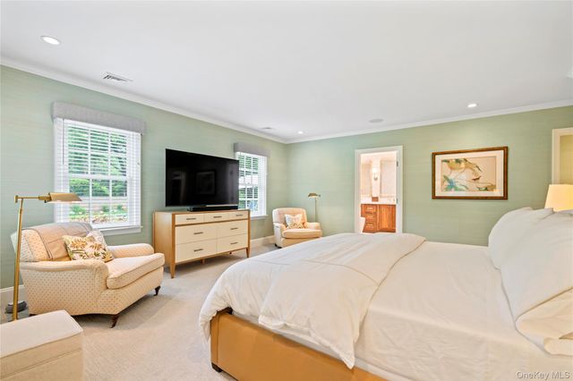 18 Matinecock Farms Road, Glen Cove, NY 11542