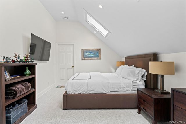 18 Matinecock Farms Road, Glen Cove, NY 11542