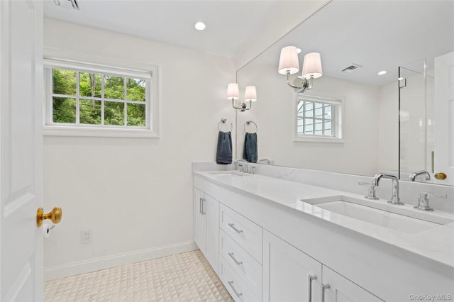 18 Matinecock Farms Road, Glen Cove, NY 11542