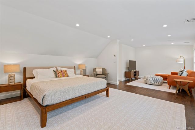 18 Matinecock Farms Road, Glen Cove, NY 11542