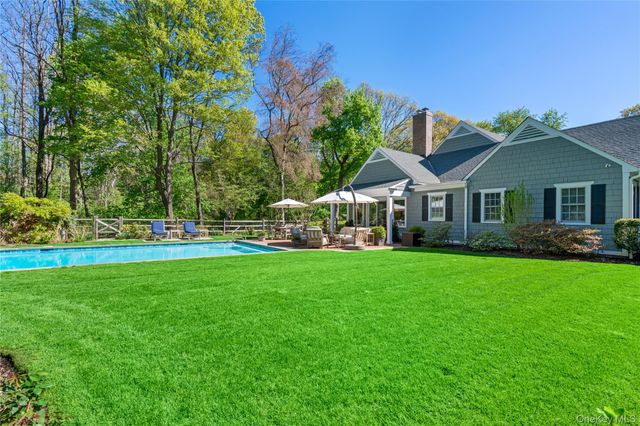 18 Matinecock Farms Road, Glen Cove, NY 11542