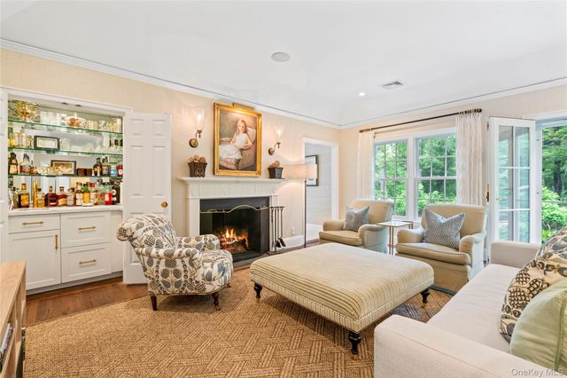 18 Matinecock Farms Road, Glen Cove, NY 11542