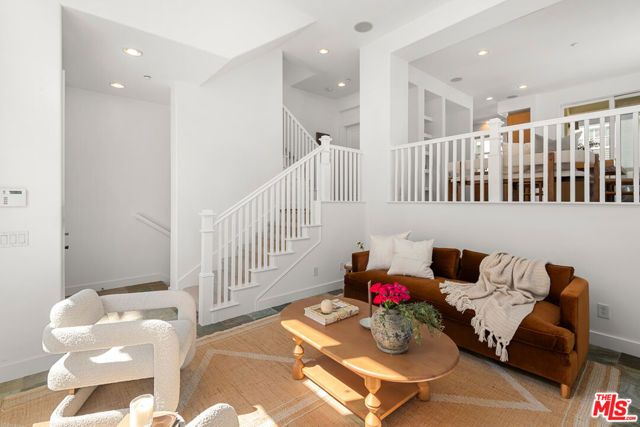 6011 Dawn 1, Los Angeles, CA 90094