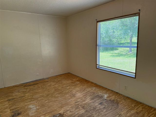 107 Twin Creek Drive, Huntsville, TX 77320