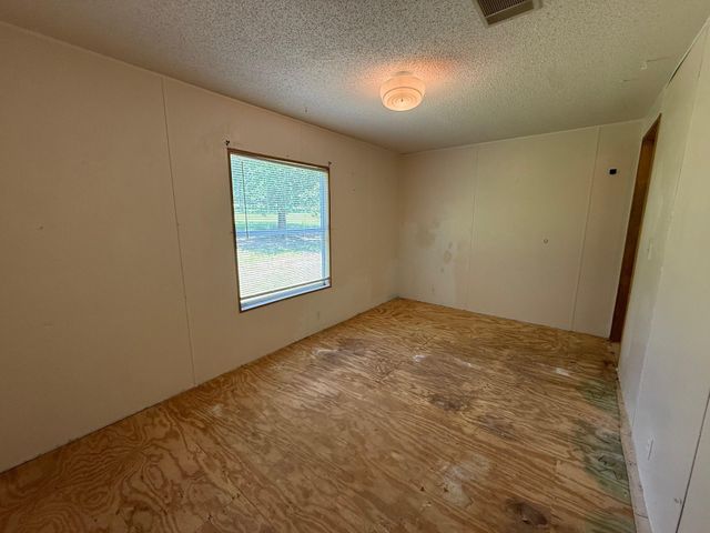 107 Twin Creek Drive, Huntsville, TX 77320