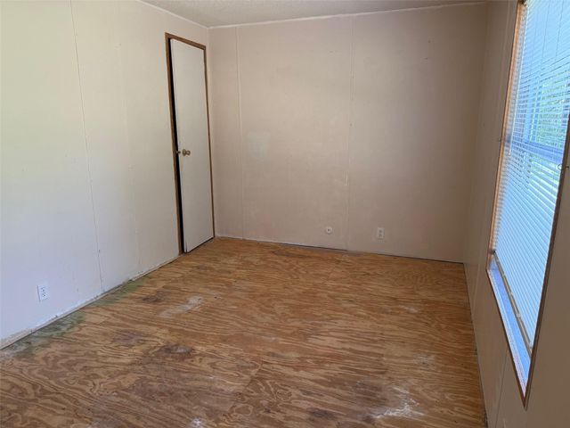 107 Twin Creek Drive, Huntsville, TX 77320