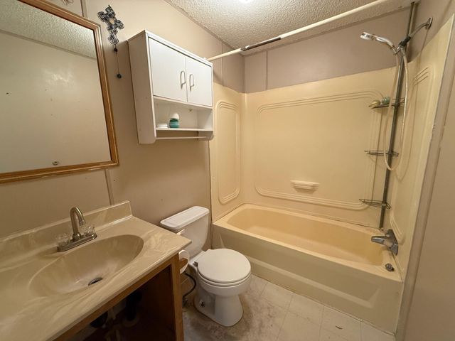 107 Twin Creek Drive, Huntsville, TX 77320
