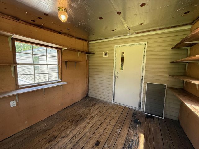 107 Twin Creek Drive, Huntsville, TX 77320