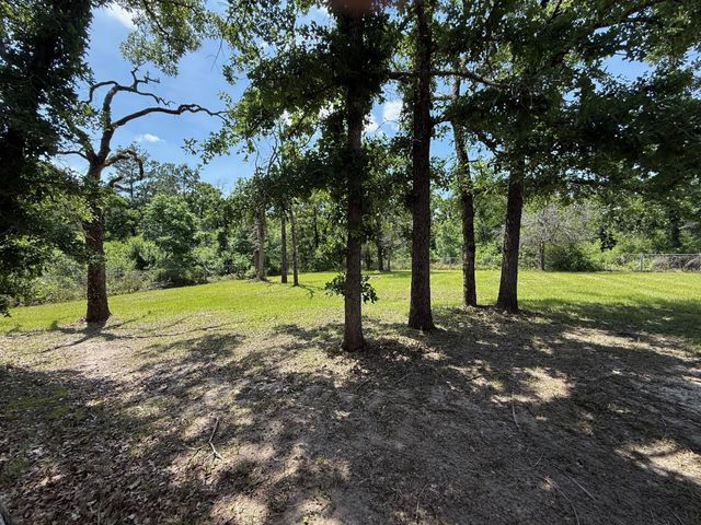 107 Twin Creek Drive, Huntsville, TX 77320
