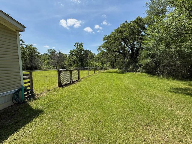 107 Twin Creek Drive, Huntsville, TX 77320