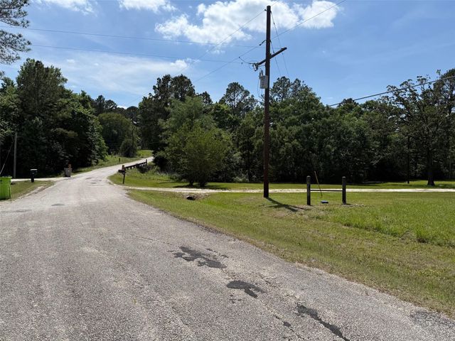 107 Twin Creek Drive, Huntsville, TX 77320