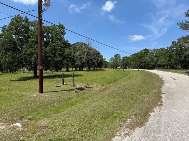 107 Twin Creek Drive, Huntsville, TX 77320