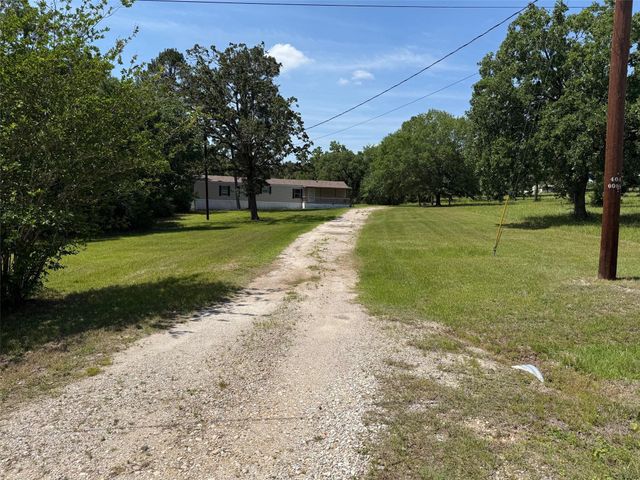 107 Twin Creek Drive, Huntsville, TX 77320