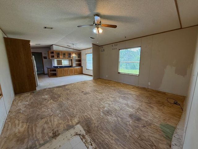 107 Twin Creek Drive, Huntsville, TX 77320