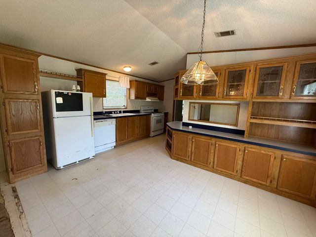 107 Twin Creek Drive, Huntsville, TX 77320