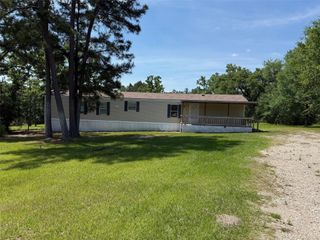 107 Twin Creek Drive, Huntsville, TX 77320