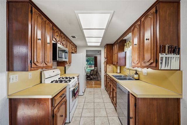 903 Middle Run, Duncanville, TX 75137