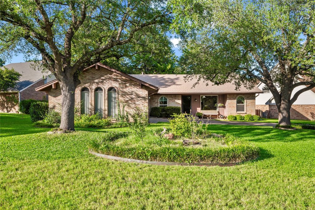 903 Middle Run, Duncanville, TX 75137