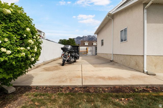 11466 S CHERRY HILL DR, Sandy, UT 84094