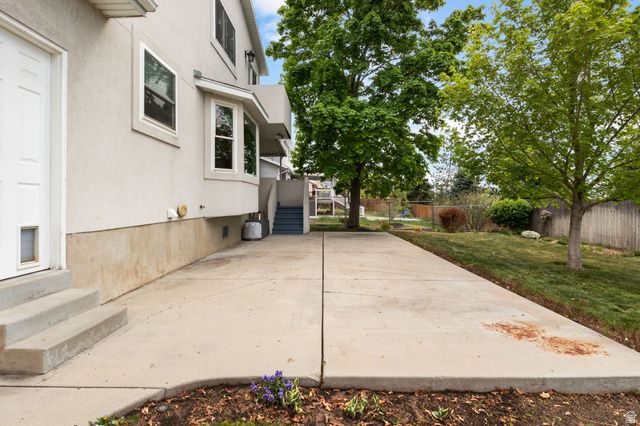 11466 S CHERRY HILL DR, Sandy, UT 84094