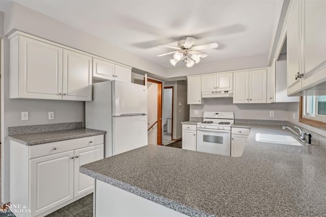 15764 Winners Circle, Clinton Township, MI 48035