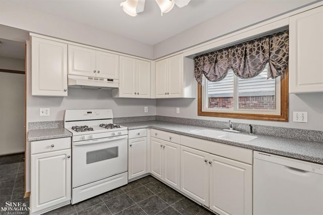 15764 Winners Circle, Clinton Township, MI 48035