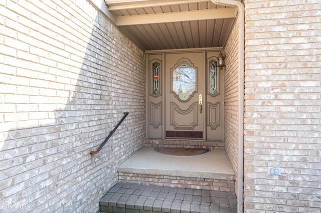 15764 Winners Circle, Clinton Township, MI 48035