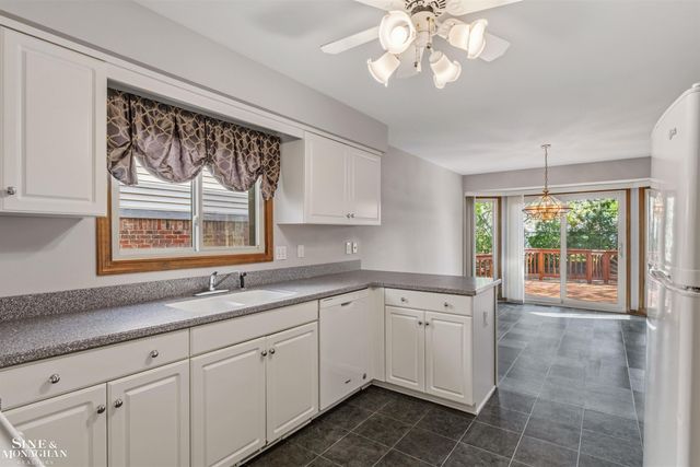15764 Winners Circle, Clinton Township, MI 48035