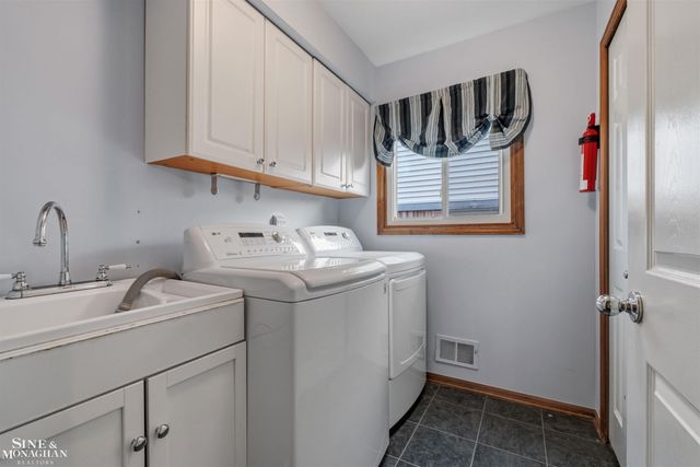 15764 Winners Circle, Clinton Township, MI 48035