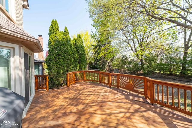 15764 Winners Circle, Clinton Township, MI 48035