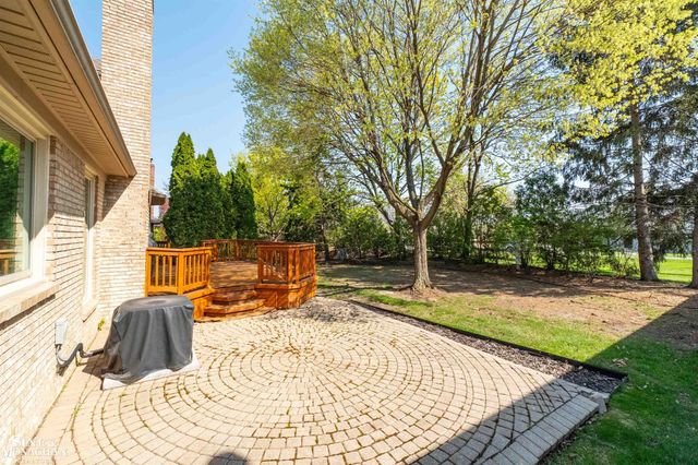 15764 Winners Circle, Clinton Township, MI 48035