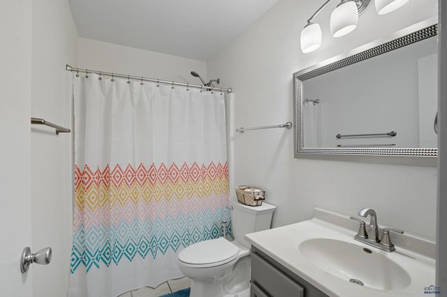 4616 CHALKSTONE DR, Rapic City, SD 57701