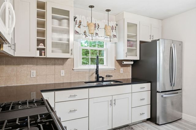 73 Allen Ave, Attleboro, MA 02703
