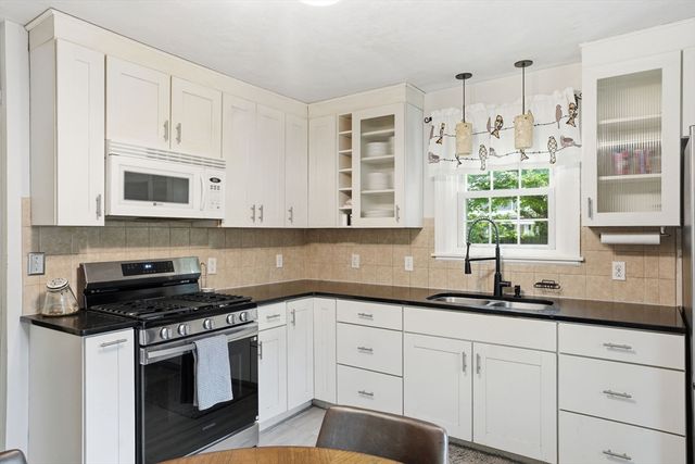 73 Allen Ave, Attleboro, MA 02703