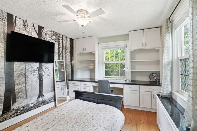 73 Allen Ave, Attleboro, MA 02703
