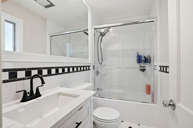 73 Allen Ave, Attleboro, MA 02703