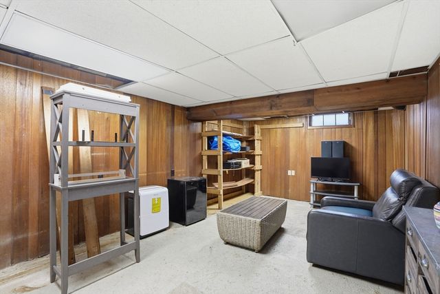 73 Allen Ave, Attleboro, MA 02703