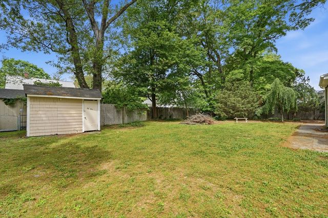 73 Allen Ave, Attleboro, MA 02703