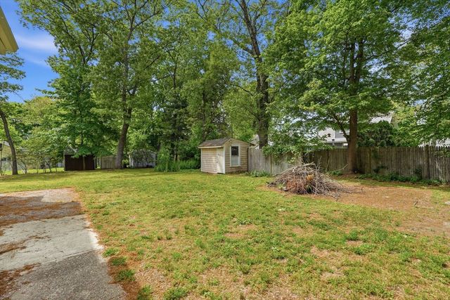 73 Allen Ave, Attleboro, MA 02703