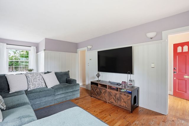 73 Allen Ave, Attleboro, MA 02703