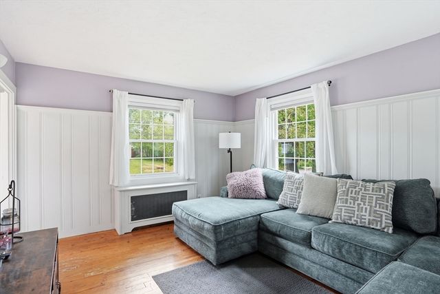 73 Allen Ave, Attleboro, MA 02703