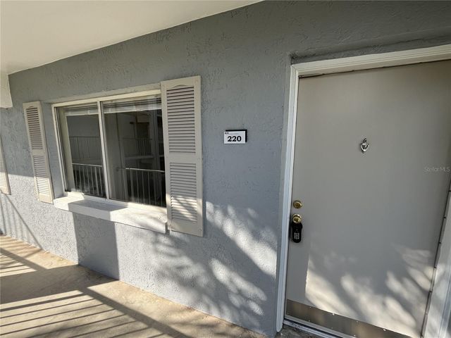 121 OYSTER BAY CIRCLE 220, Altamonte Springs, FL 32701