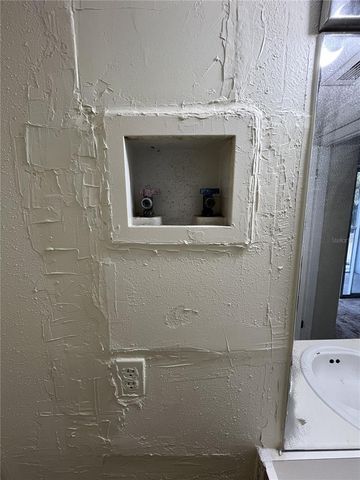 121 OYSTER BAY CIRCLE 220, Altamonte Springs, FL 32701