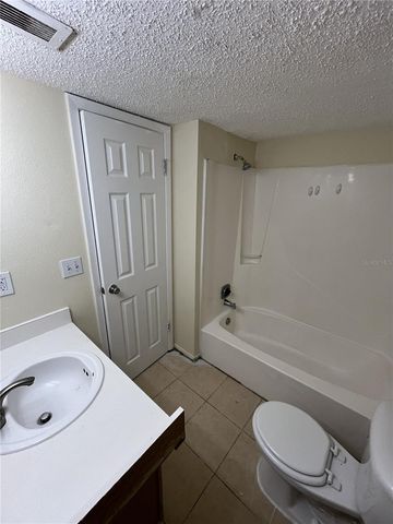 121 OYSTER BAY CIRCLE 220, Altamonte Springs, FL 32701