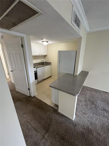 121 OYSTER BAY CIRCLE 220, Altamonte Springs, FL 32701