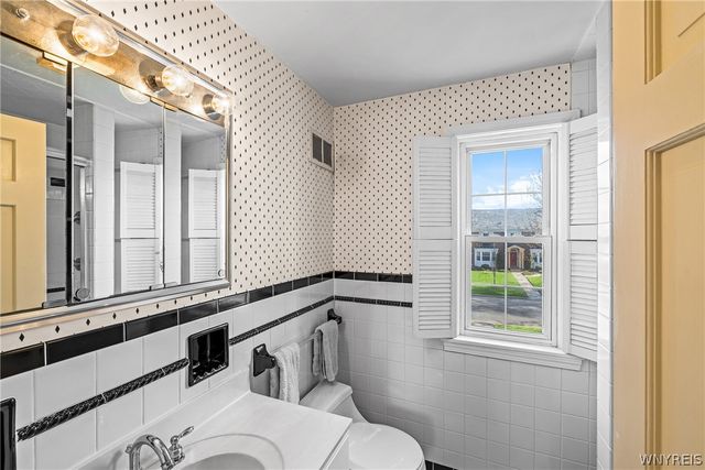 178 Deerhurst Park Boulevard, Tonawanda, NY 14217