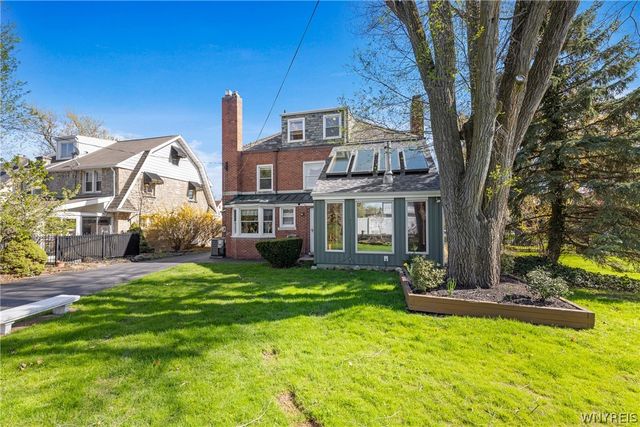 178 Deerhurst Park Boulevard, Tonawanda, NY 14217