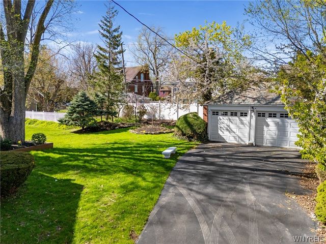 178 Deerhurst Park Boulevard, Tonawanda, NY 14217